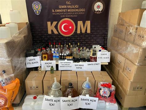 İ­z­m­i­r­­d­e­ ­s­a­h­t­e­ ­i­ç­k­i­ ­o­p­e­r­a­s­y­o­n­u­:­ ­4­ ­t­u­t­u­k­l­a­m­a­